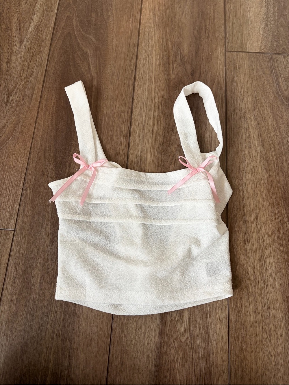 Shien white tank top with cute little pink bows